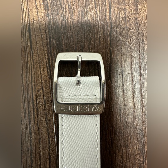 VGUC Swatch White Women’s Watch - Picture 5 of 9